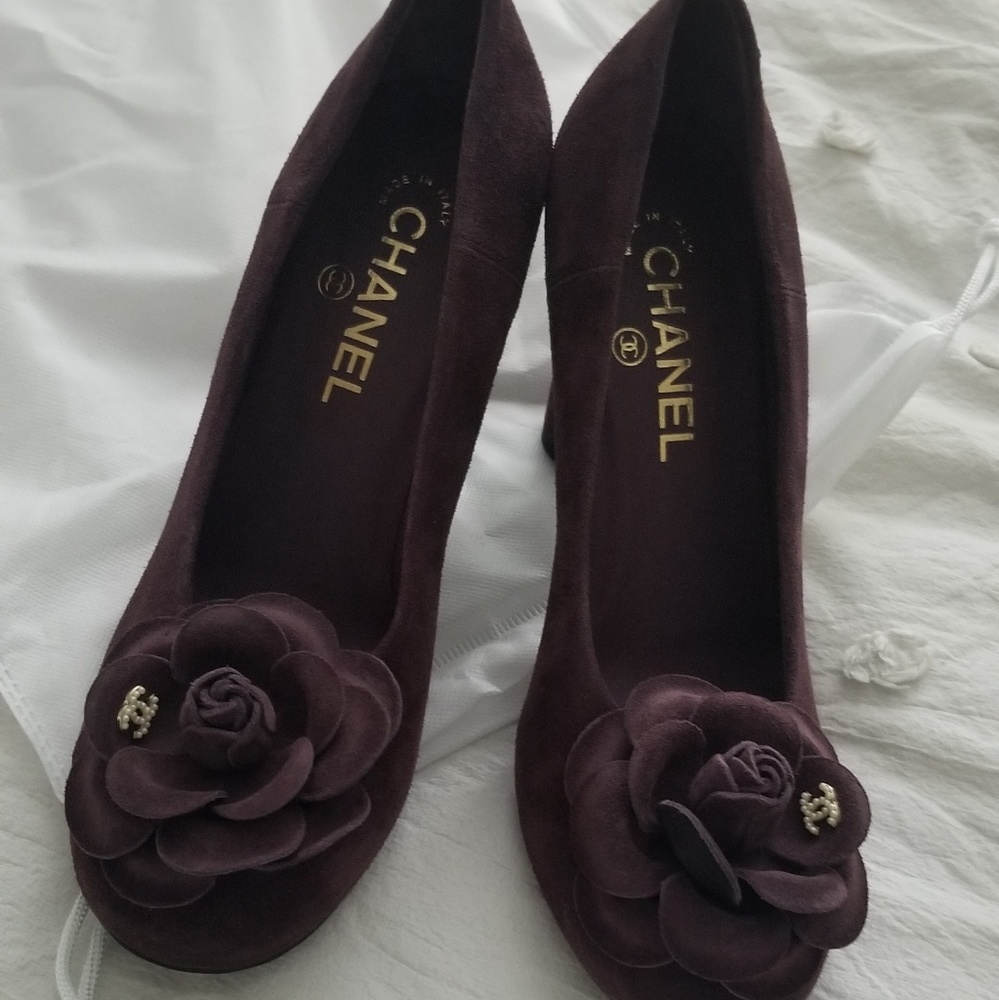 CHANEL Camelia Suede Pumps